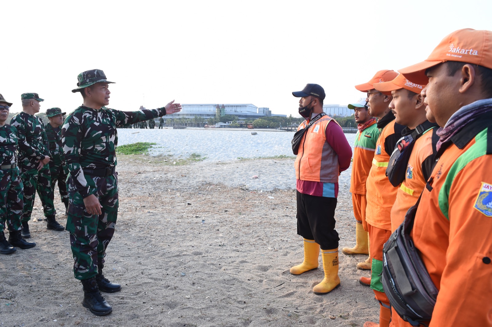 Corp Keuangan Tni Ad Gelar Pembersihan Semenanjung Reklamasi Pantai